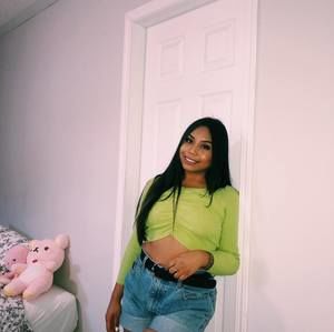 Meet your Posher, Claudia